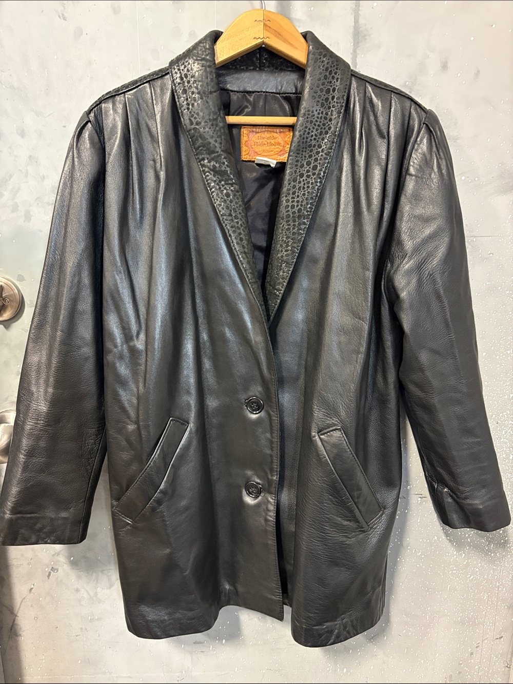 Vintage 80’s Women’s  Black Leather Coat withShawl Collar